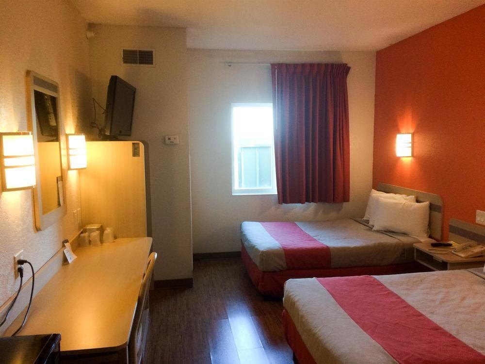 Motel 6-Minonk, Il Esterno foto