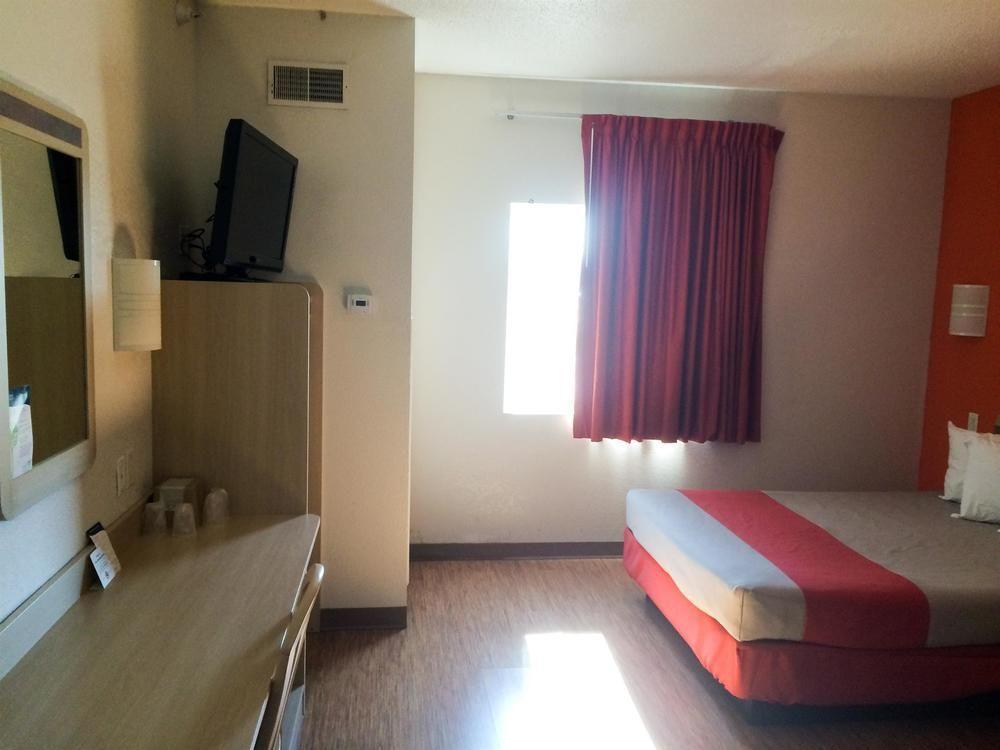 Motel 6-Minonk, Il Esterno foto